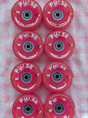 Atom Wheels Pulse Pink 65x37 78a with RollerBones 608RS bearings fuchsia Outdoor